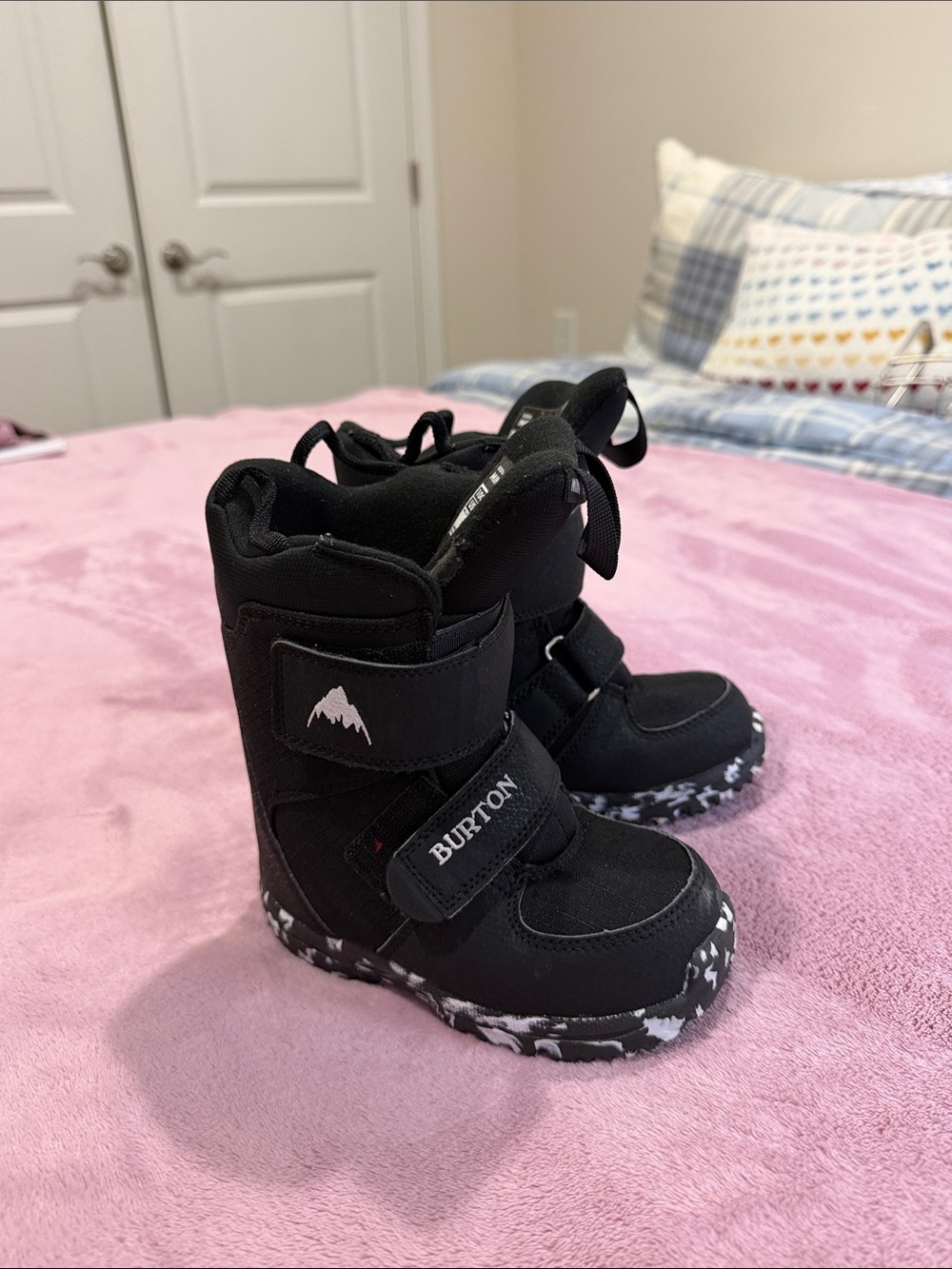 Burton Kids Grok Black Snow & Camo-Trim Boots snowboard boots